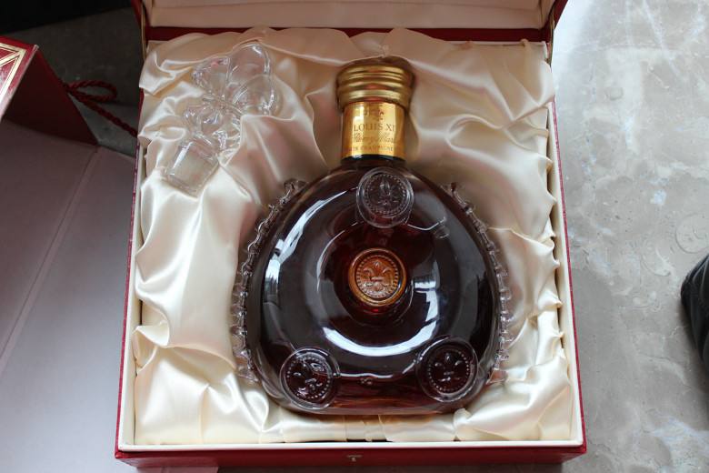 广州回收洋酒保存完好的老款洋酒回收价格